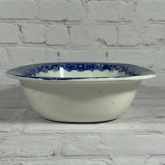 Vintage Allerton’s Blue Willow Oval Serving Bowl - Picture 7 of 10